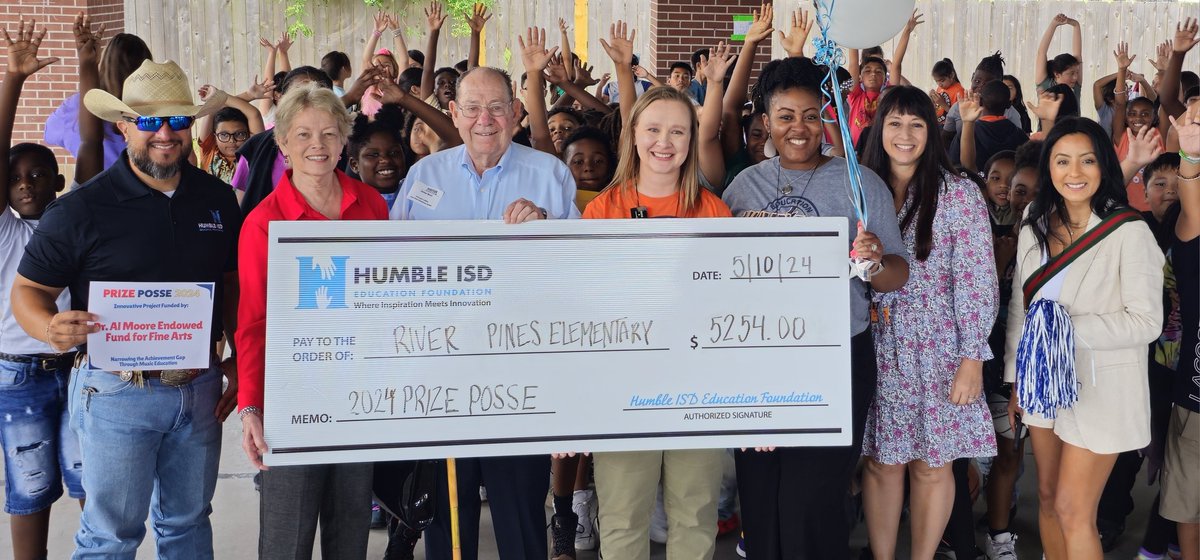 HumbleISD_RPE's tweet photo. The Prize Posse visited Mrs. Dewees today! Her Innovative Project was funded by the Dr. Al Moore Endowed Funds for Fine Arts. She plans to increase the number of Clarinets and Recorders she has available for students in her classes. https://t.co/0SYCokt2HH