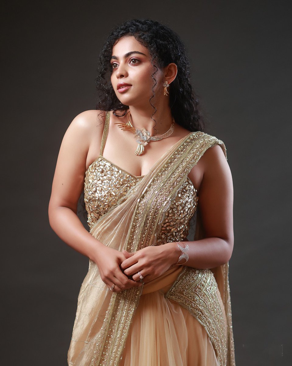 #PadineKumar Glittering like gold ✨ 

#TeluguOne #SareeLove #EthnicElegance #SareeSwag #Actresses #Actress #ActressLife