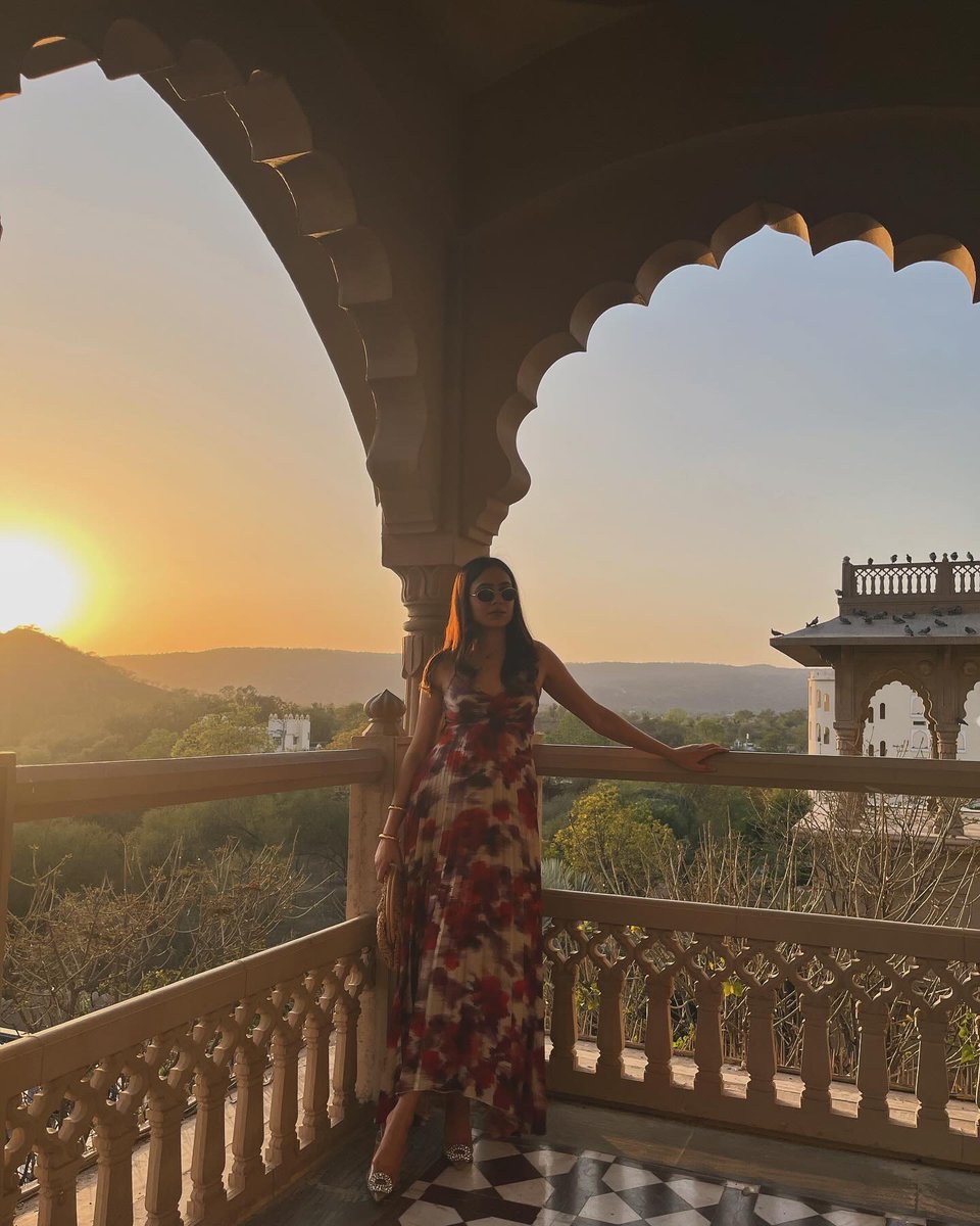Experience tranquility and awe as the sun dips below the horizon, creating unforgettable moments in this picturesque setting.

📷 : @arpitaguptaa

Discover the magic of sunset views with us.

#Fairmont #FairmontJaipur #FairmontMoments