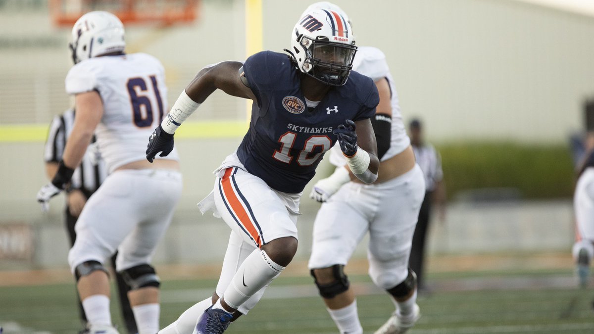 Blessed to receive MY FIRST D1 offer from #AGTG ⚪️🔵@UTM_FOOTBALL @nickcochran @CoachFominaya @coachhalbrooks @hiramhornetsFB