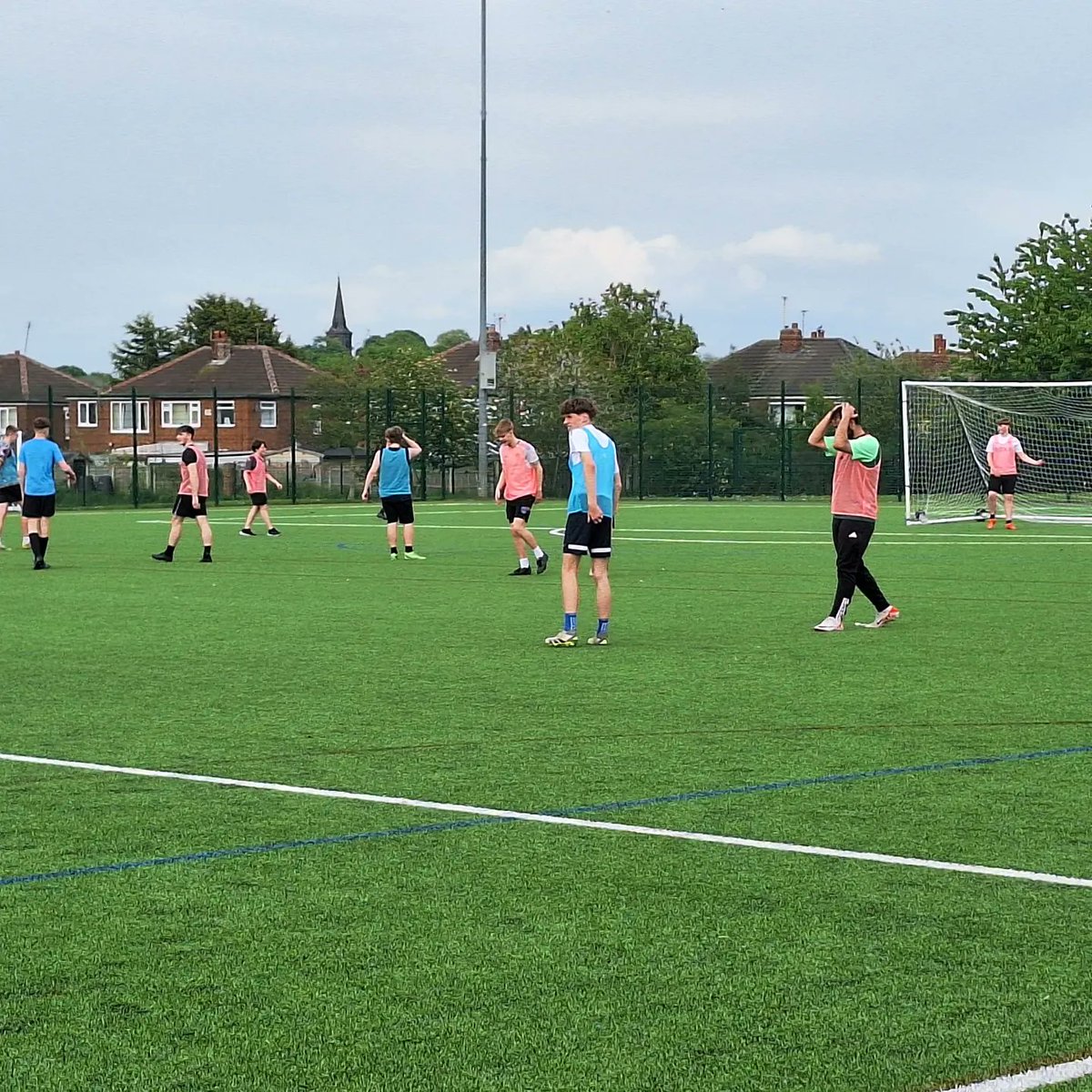 Garforth - Leeds United Foundation KICKS football session. Every Friday, Juniors 8 to 13yrs 4 to 5pm & Seniors 5 to 6pm.

#leedsunitedfoundation#football#garforth#youthservice#leeds