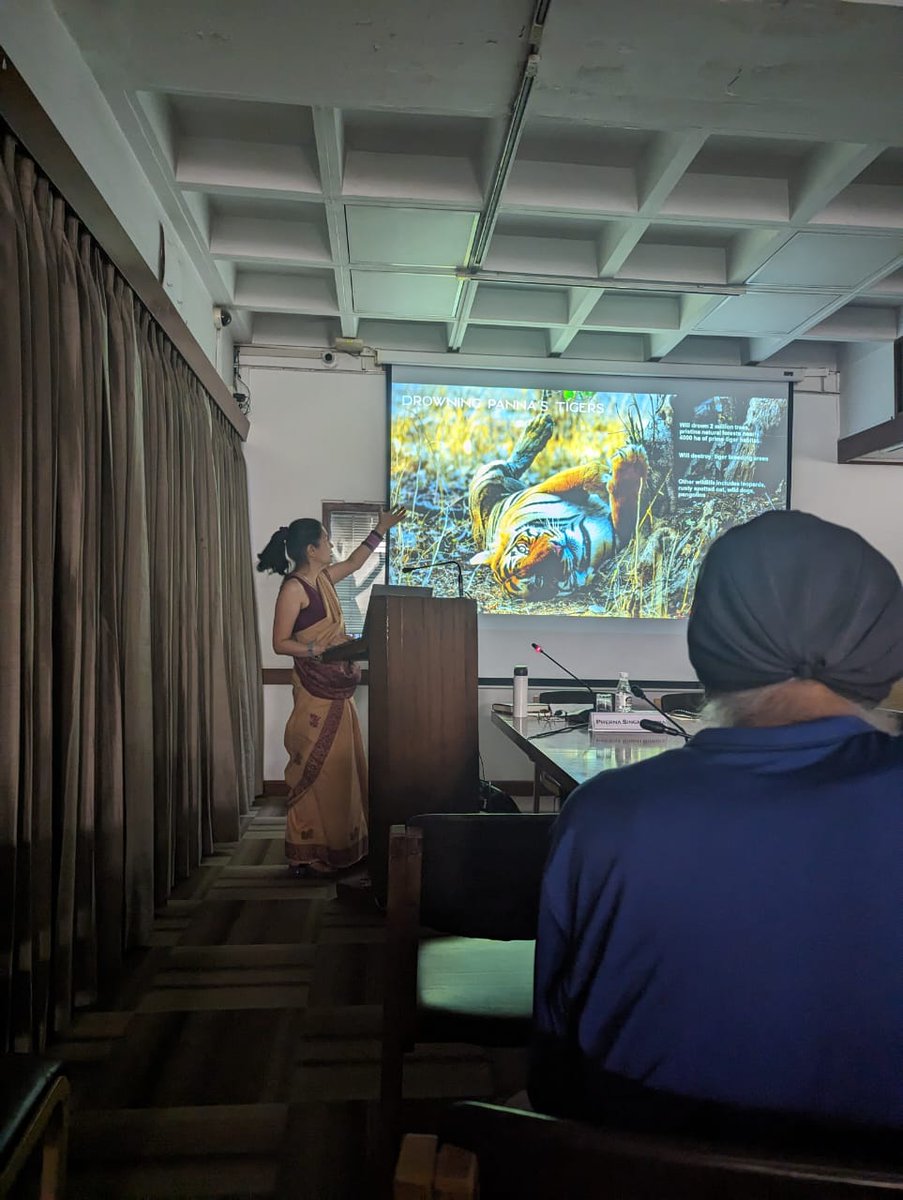 Deepikasana's tweet image. Delighted to meet #Prerna &amp;amp; #Prakriti ma'am at @IIC_Delhi, #Indian #wildlife #crisis session. @prernabindra
