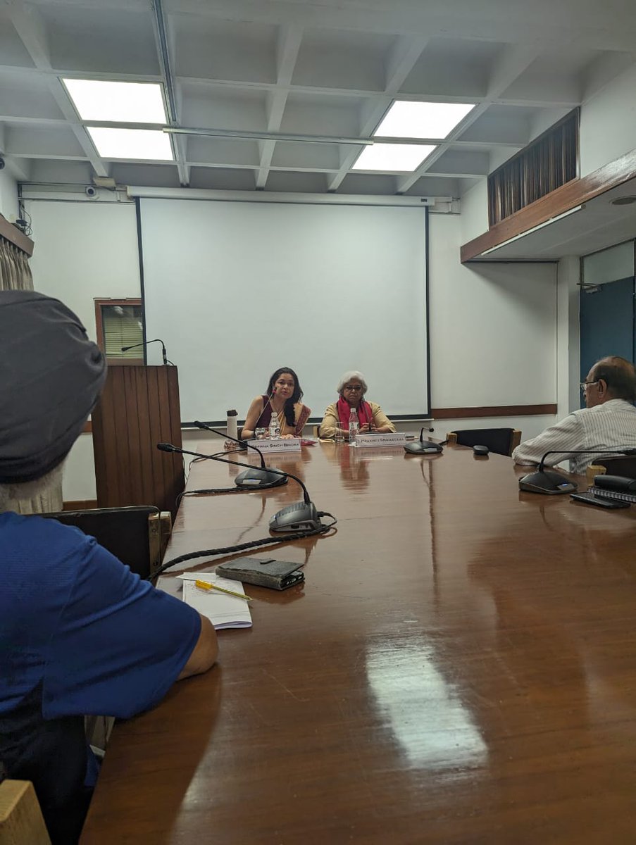 Deepikasana's tweet image. Delighted to meet #Prerna &amp;amp; #Prakriti ma'am at @IIC_Delhi, #Indian #wildlife #crisis session. @prernabindra