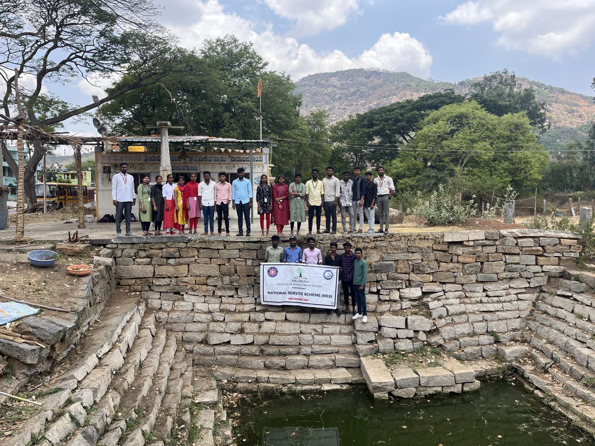 Lake Cleaning Program at Nagarjuna College Bengaluru north university. @YASMinistry @_NSSIndia @Anurag_Office @ianuragthakur @dcarthigueane