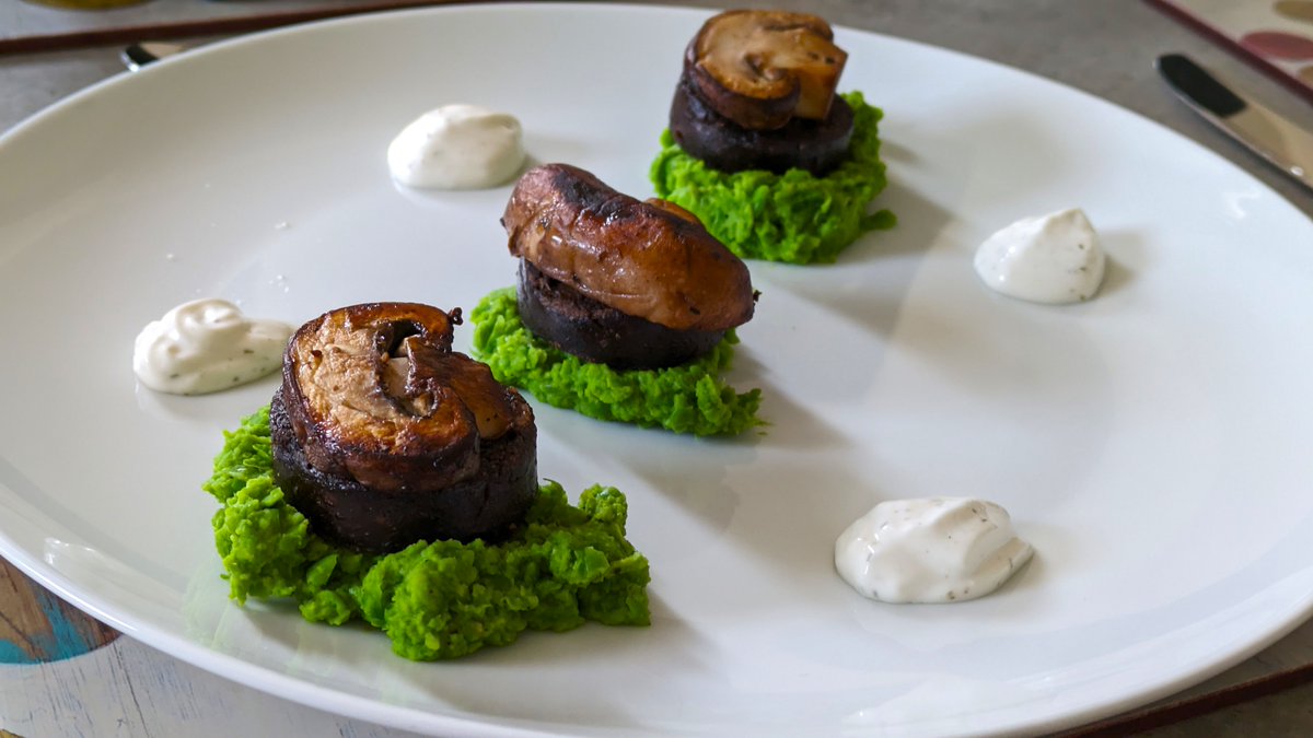 My recipe for black pudding dish usually served with pea puree & scallops.  Mine's with mushroom scallops, #Vegan black pudding & ranch dressing. No one harmed #Crueltyfree #Delicious ... Let me know if you want the recipe #Itseasy2bvegan #Veganfood #Plantbased 😋😊🌻🌱❤️👌