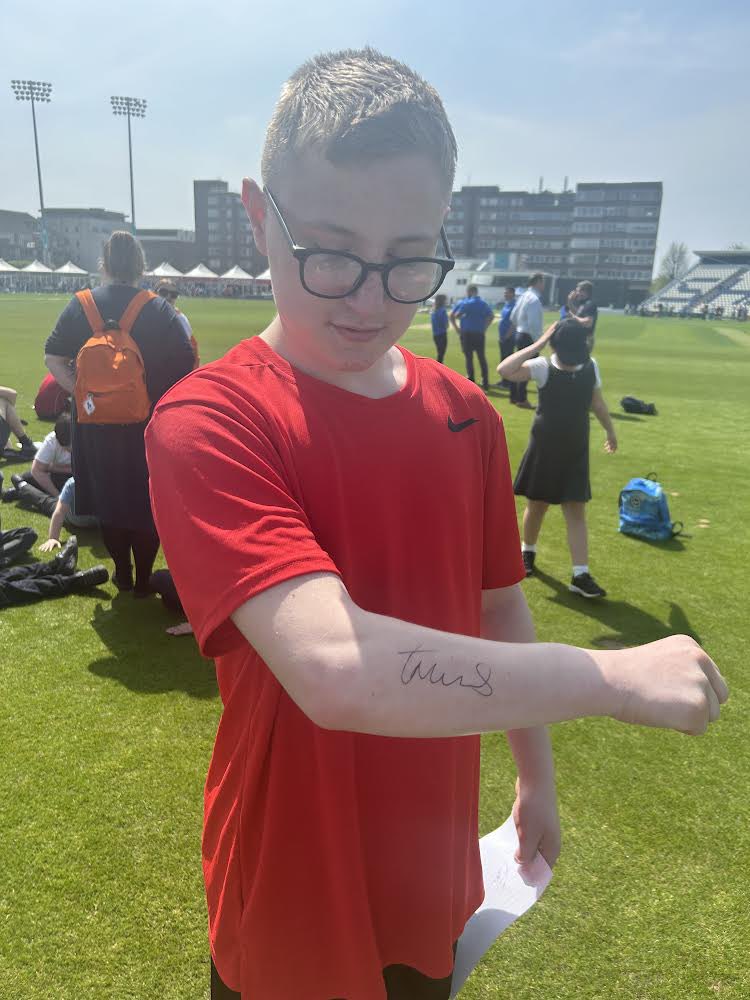 Today we took some of our wonderful students to @SussexCCC for a DIScoverABILITY day, where they took part in loads of different sporting activities. Tyrone Mills made an appearance and gave out some autographs to our students... Noah was very pleased 😌