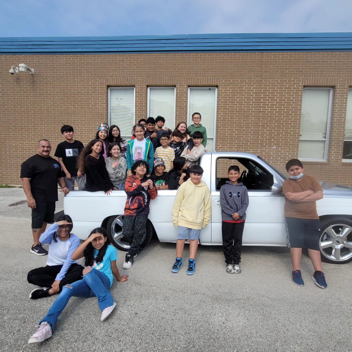 pguerrero5th's tweet photo. Had a great Career Day full of wonderful presenters! Extra thanks to my dad for always coming out and supporting my school! @s_mndoza @Denisesa25 @RoxanneJGtz @VP_LGuzmanNISD https://t.co/cjGPJhd5Fi