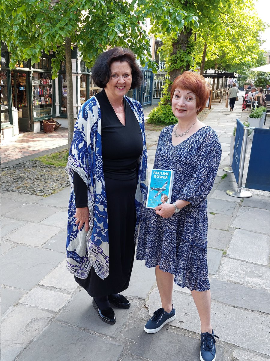 So good to finally meet Alison Hill in person for a chat about projects. Author of #PaulineGower one of the #spitfirewomen #ATA pilot and campaigner for equal pay for women pilots #tunbridgewells connection @sch_beechwood @WES1919 @theamelia_tw #plaque @RTWCS @MandyHickson