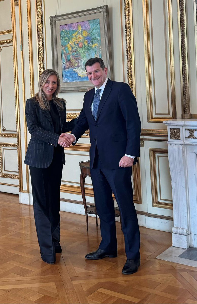 Un dialogue chaleureux et enrichissant entre l'ambassadrice de 🇷🇸 et le directeur général de l'@OTV_int, M. @JohnBarkerOIV, accompagné de la directrice des Relations Externes, Mme Sophie Pallas. 

La 🇷🇸 se consacre au développement de l'industrie 🍷 et du secteur viticole.