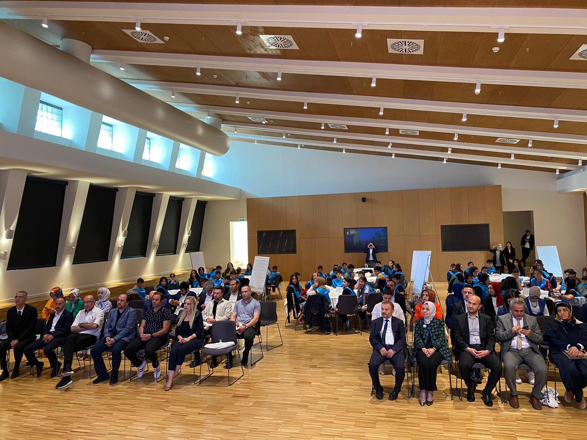 1️⃣Büyükşehir Belediyesi ve Müdürlüğümüz arasında imzalanan İklim Değişikliği ve Sıfır Atık Eğitimi Projesi kapsamında yürütülen “2. İlçe Koordinatörleri İstişare Toplantısı ve İklim Timi Çalıştayı“ 31 ilçe koordinatörü ve 62 öğrencinin katılımlarıyla gerçekleştirildi.