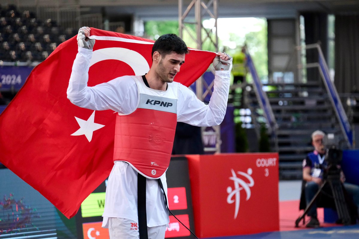 Enbiya Taha Biçer Avrupa Şampiyonu!🥇

🥋Avrupa Taekwondo Şampiyonası'nda erkekler 87kg'da mücadele eden Enbiya Taha Biçer, finalde Norveç'ten Richard Andre Ordemann'ı yenerek altın madalya kazandı.🇹🇷👏🏻