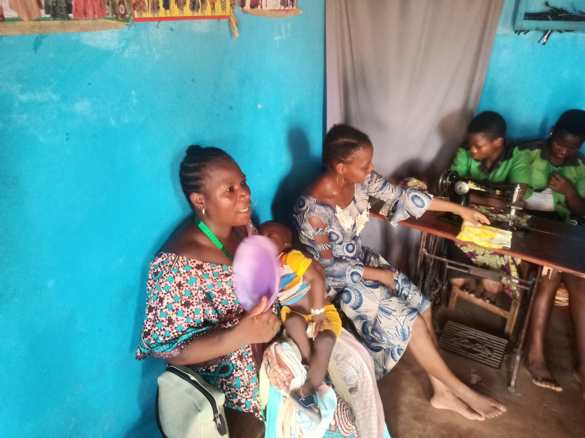 AssociationWen2's tweet photo. Formation en menstruation, hygiène menstruelle et contraception : Partie 2 
La tourné continue dans les ateliers de la ville de Parakou. Le mercredi 08 mai nous étions dans deux ateliers du quartier Titirou pour discuter des menstrues, de l'hygiène menstruelle et de la https://t.co/uj2yvXyqsl