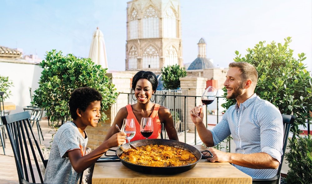 🍽️ From 16 to 26 May, #Valencia becomes the epicentre of good food with the #ValènciaCulinary Festival! 🤩 Don't miss this event and celebrates the pleasure of good food! Join the #VlcCulinary2024 movement tinyurl.com/mr3wt8ab👈 #VisitSpain @ValenciaCity @valenciaregion