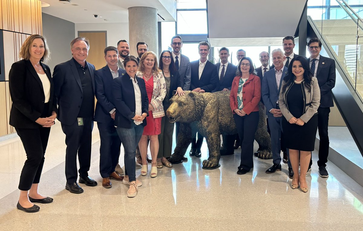 It was great meeting with @CAgovernor @GavinNewsom to discuss our @CAJewishCaucus priorities. The Governor has been a strong ally in the fight against antisemitism and a key partner in our work to protect all vulnerable communities targeted by hate.