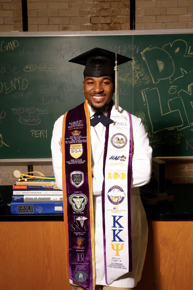 HippieKey's tweet image. Not your average scarecrow.

 I challenged doubt and conquered as I continually added fuel to the fire!

Thank you PVAMU,for giving the opportunity to further my education &amp;amp;  expand my knowledge as I’m going to be Doctor.All Godspeed!👨🏽‍🔬⭐️

#NoPlaceLikePV #PVGrad #HBCUGrad #TheWiz