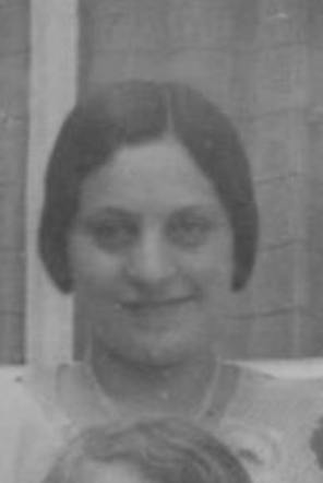 10 May 1912 | Dutch Jewish woman, Ester Koekoek-Hakker, was born at The Hague. She was deported to #Auschwitz from #Westerbork in December 1942. She did not survive.