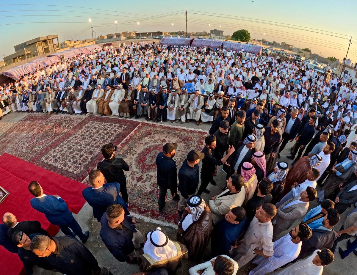 من مضيف الشيخ نوري عزارة آل معجون، السيد الحكيم يلتقي جمعا كريما من شيوخ ووجهاء محافظة المثنى الكرام.

#المثنى_ترحب_بالحكيم