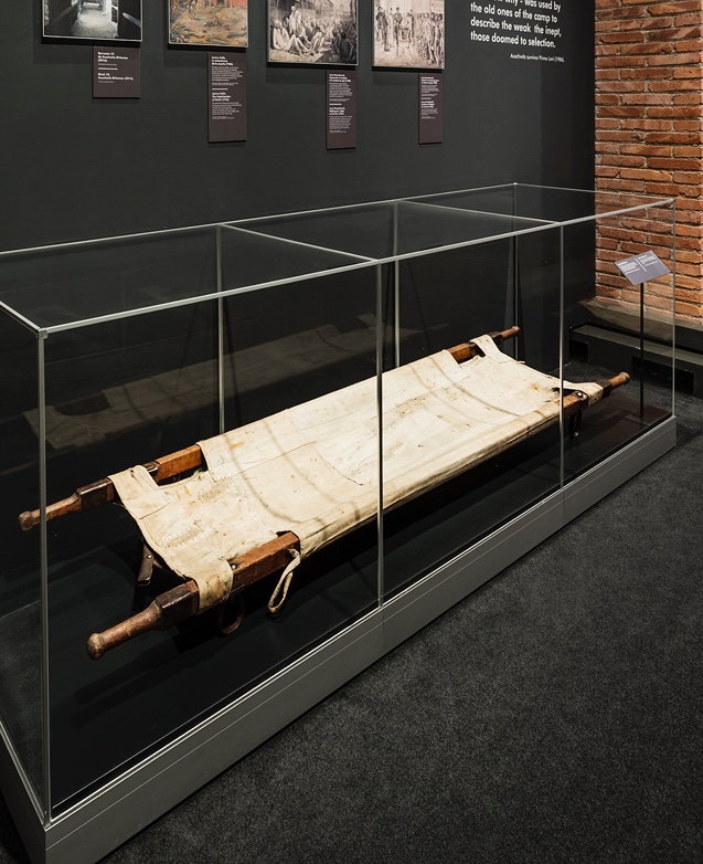 Living on starvation diets, working 12-hour days, suffering regular beatings, and with minimal medical care, many prisoners quickly declined in #Auschwitz. 

Collection of the @AuschwitzMuseum shown at @auschwitzxhibit