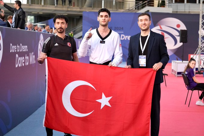 GNO5krhXkAE2w p?format=jpg&name=small