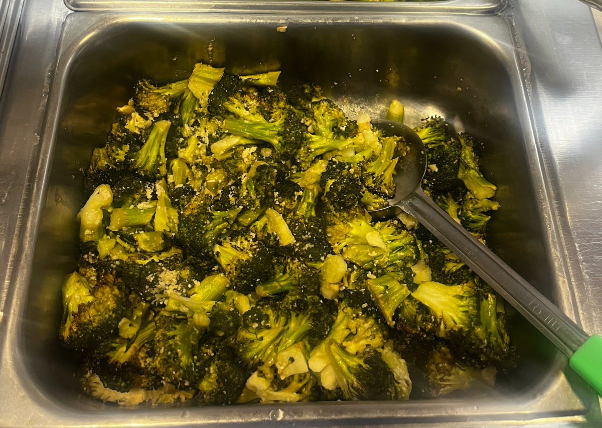 Wow! Big hit at PPS: Roasted Broccoli with Parmesan and Garlic, served recently for lunch, inspired by NYT #FastFrugalEasyNSLP #campusaslab #GardenStateOnYourPlate @drbjchem1 @foster_kathie @KimberlyRTew @MetzCulinary cooking.nytimes.com/recipes/102512…