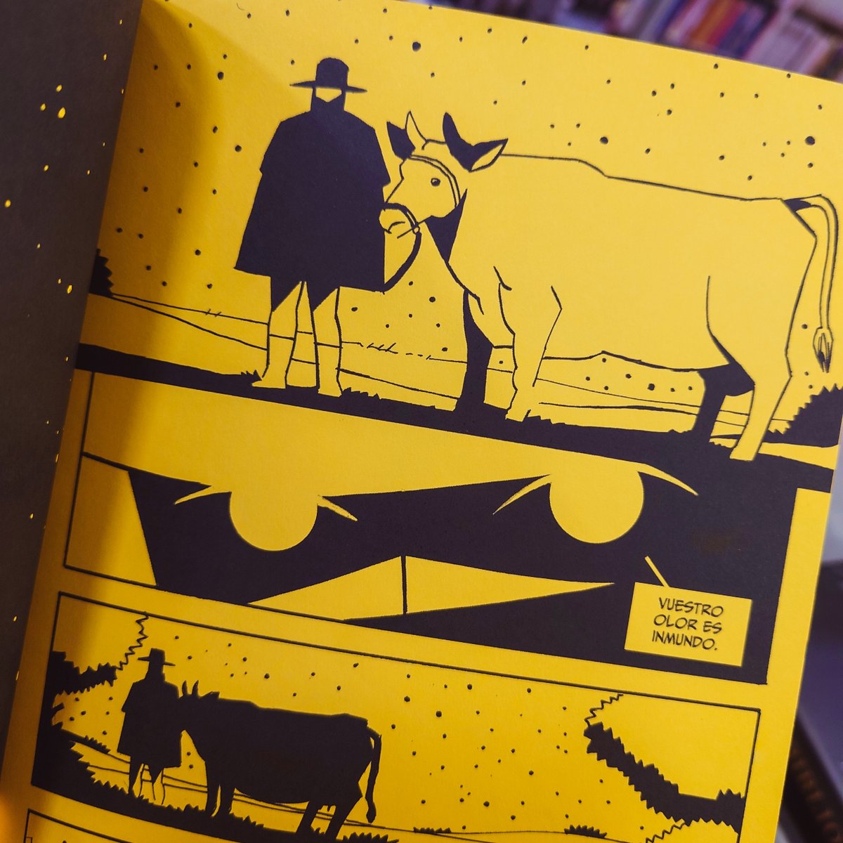 Si queréis una buena lectura para este finde, no dudéis en venir a por lo nuevo de <a href="/pintamonas/">Carla Berrocal</a>, es una absoluta JOYA de cómic.
LA TIERRA YERMA, disponible en la tienda desde ayer mismo. ¡Ay, lo que nos gusta un buen western! 🤠
#OtakuCenter #OtakuRecomienda