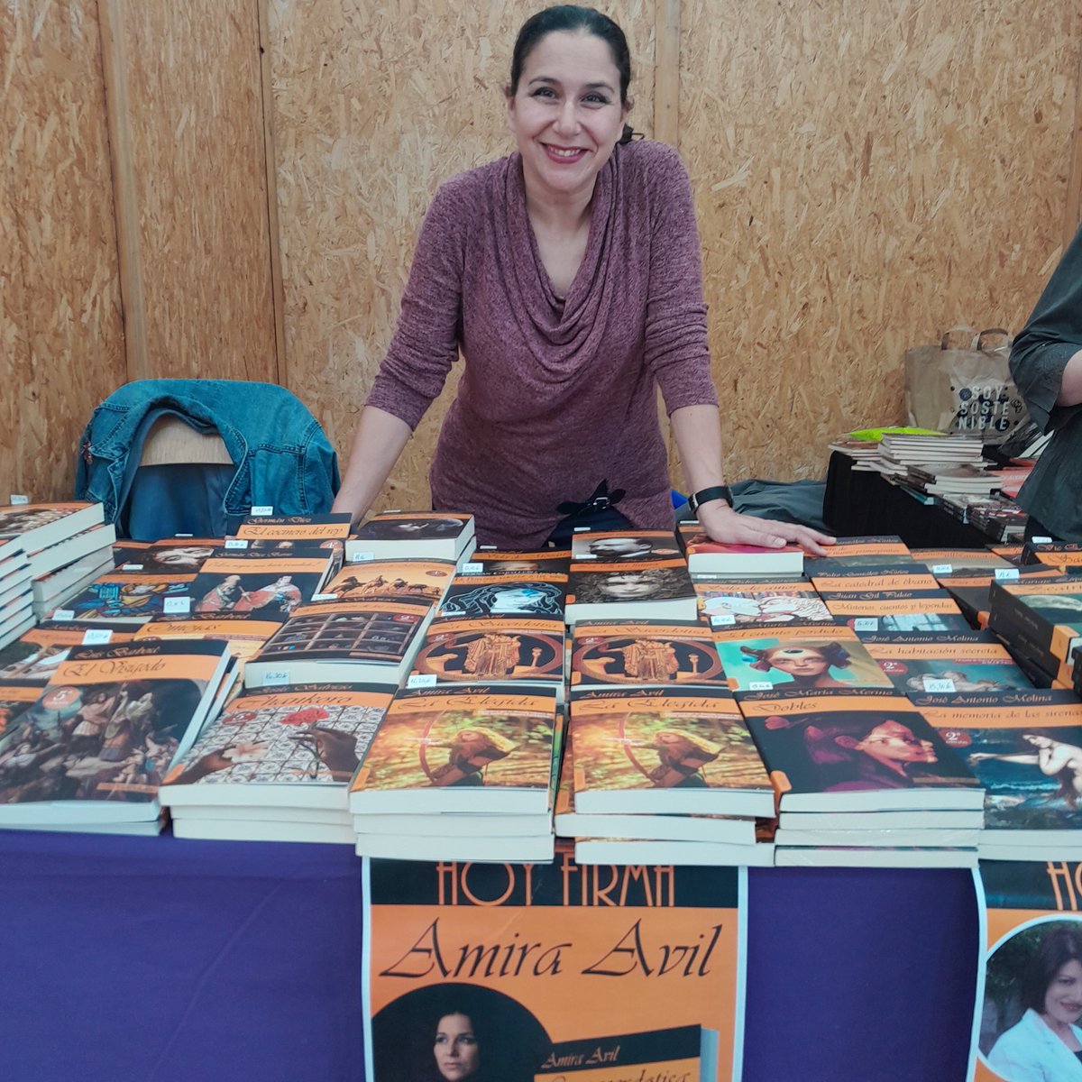 En la caseta de @MAREditor en la Feria del Libro de Medina del Campo. Os esperamos.