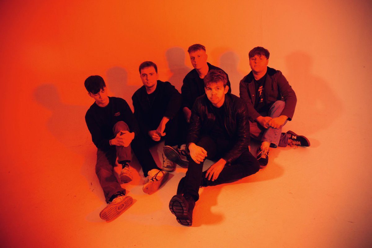 CENTRE OF MY MIND 

24TH MAY 

RECORDED AT ABBEY ROAD STUDIOS 

PRODUCED BY TAYTE NICKOLS 

MASTERED BY PETE MAHER 

PRE SAVE LINK IN BIO