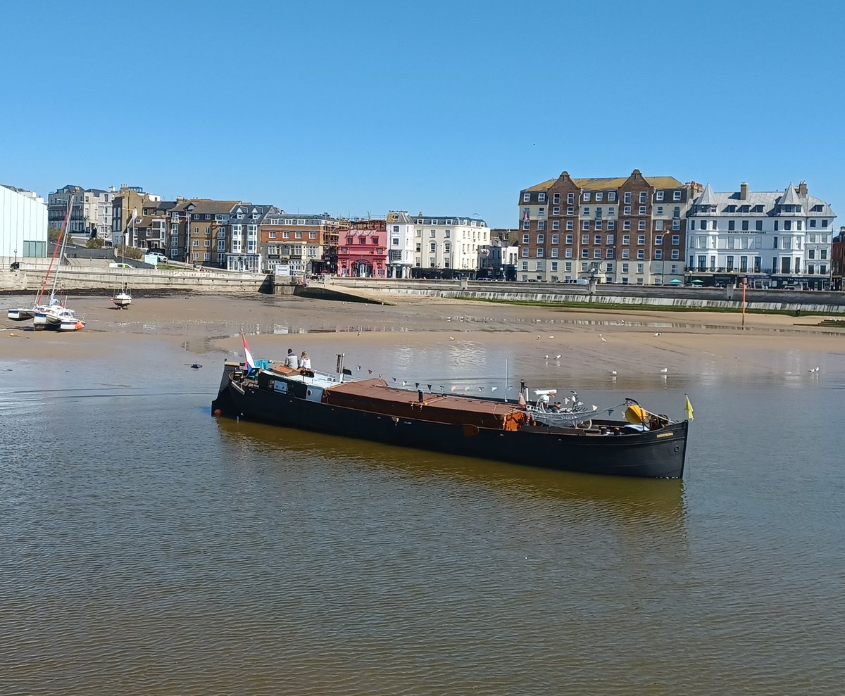 Waiting on the tide. This Dutch flagged barge spent a leisurely couple of days beached on Margate Sands. Great way to spend a weekend.