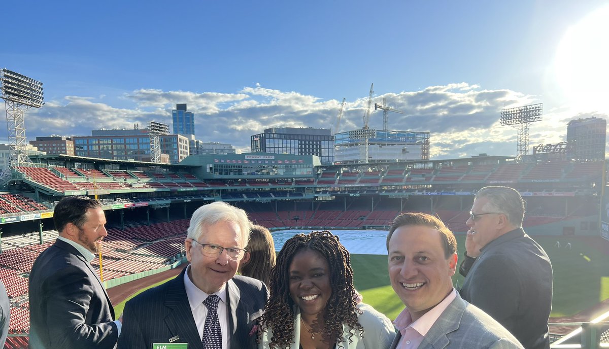 Wonderful evening yesterday at @fenwaypark with @EnviroLeagueMA Earth Night Awards. Grateful for ELM’s work helping us shape policy that centers climate justice and the need of our planet.