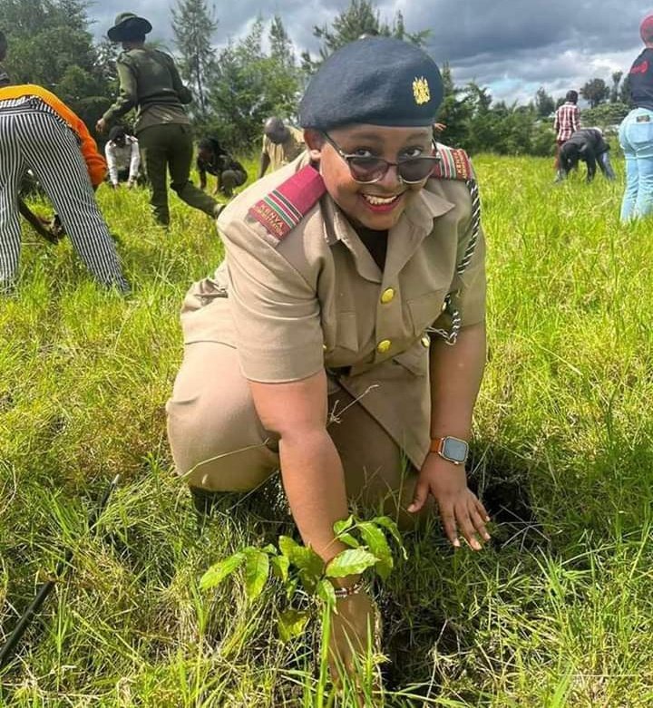 Hii ndio picture of the day buana. She's so beautiful anapanda miti vizuri