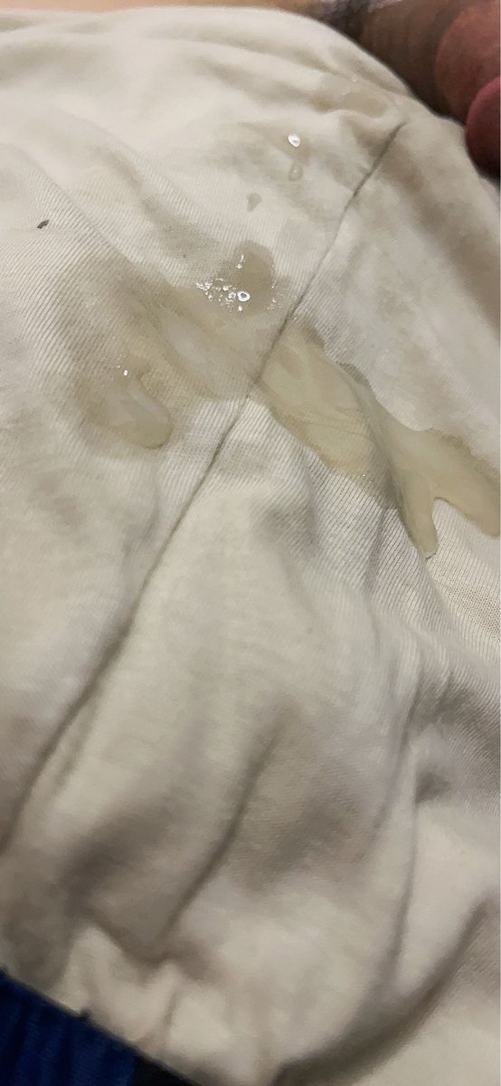catnong78741's tweet photo. 一听说我这个穿了半个多月了，白色变米黄，明明是个s却要抢我给男大@NStaceyann60720精心准备的原味，还要我继续穿，到时候滴上R闻，很会玩嘛 https://t.co/MrgJrPbIbB