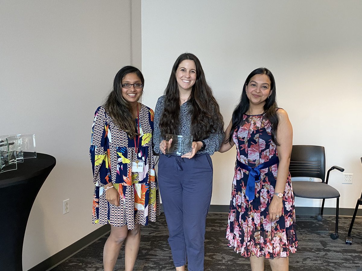 Congratulations to our @washuim residents who completed the #FWIM trainee leadership development program! #DrAmandaGolden & #DrKylieCleavanger #DrEmmaDoenier & #DrShailiTapiavala (not pictured) #WomenInMedicine @WUDeptMedicine