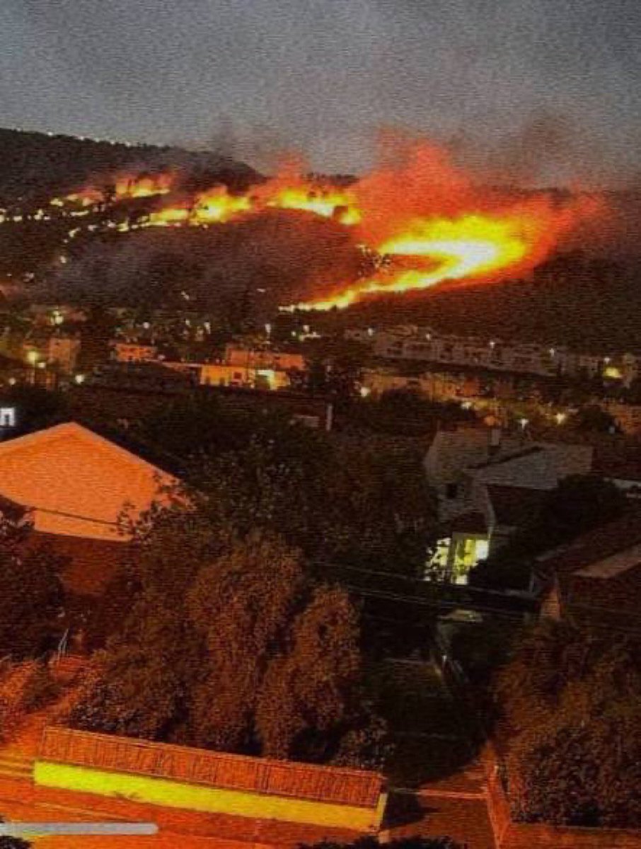 🔴#SONDAKİKA İsrail’in Kiryat Shmona bölgesine çok sayıda Katyuşa roketinin isabet etmesi sonucu yangın çıktı.