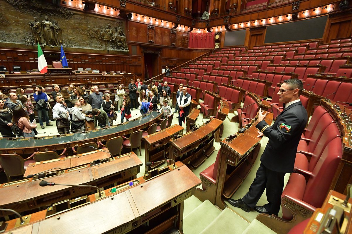 Dalle 10 di domani saranno attive le prenotazioni per l'edizione speciale di Montecitorio a Porte Aperte nella #NottedeiMusei di sabato 18 maggio. Prenota su eventi.camera.it/eventionline/ #Montecitorio