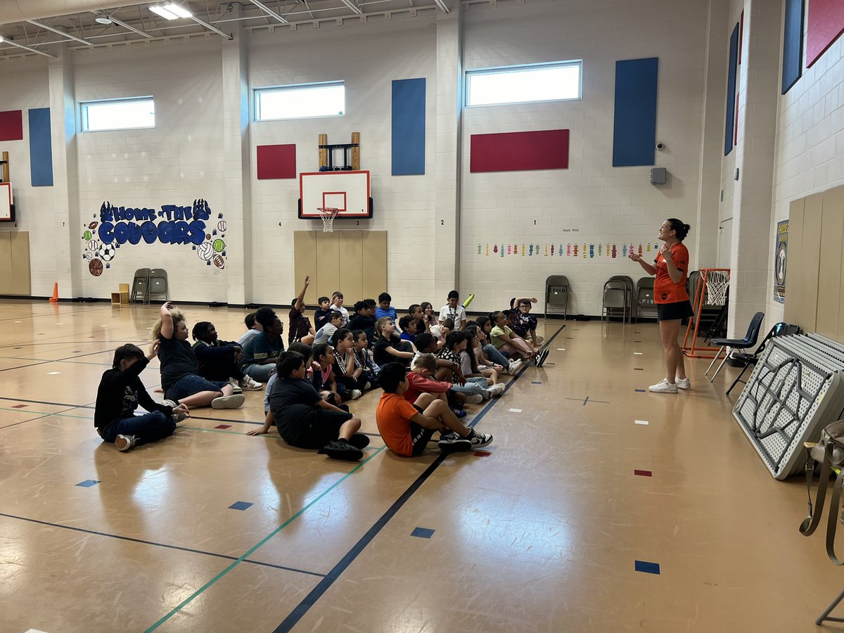 Jackson_CPE's tweet photo. A big thanks to @HoustonDash player, @k_naughton24 for coming out to our career day! https://t.co/WeZCfudUlc