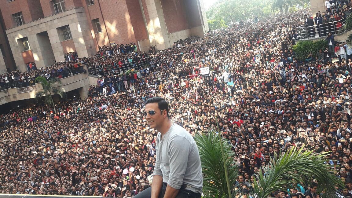 TradeBOC's tweet photo. Vote if you Support - #AkshayKumar  

1 Like = 3 Points 
1 Retweet = 5 Points 
1 Bookmark = 2 Points
1 Reply = 10 Points 

Winner Announcement On May 11 At 6PM 

#JollyLLB3 #Welcome3
