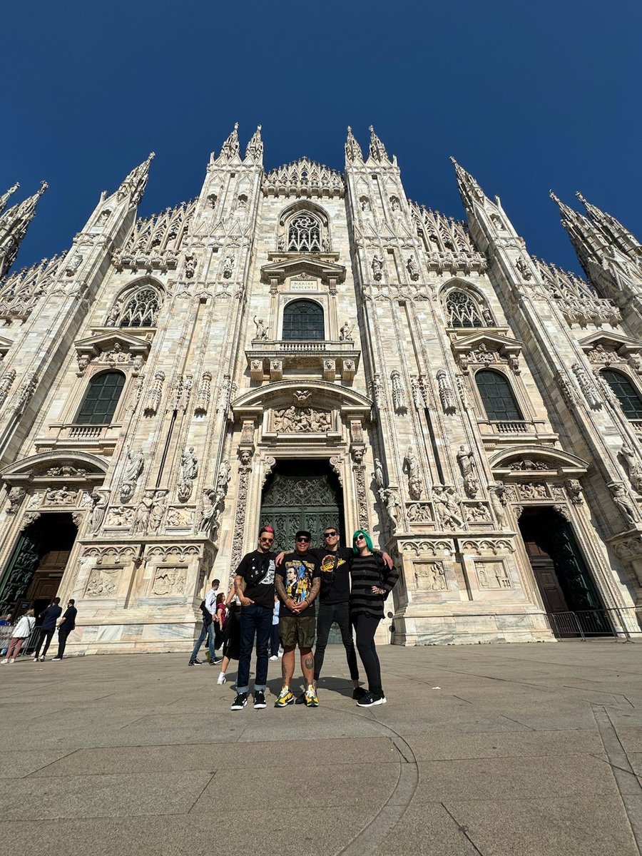 Milan, we are here!! Its our day off and we've already had pizza, pasta, and Aperol. 🍕 🍝 🥂 See you at @punkindrublicfestival TOMORROW May11th. Doors open at 3. Get there early and let's hang! PS bring your dogs for us to pet! #TheLastGang #FatWreckChords #FatWreck #Milan