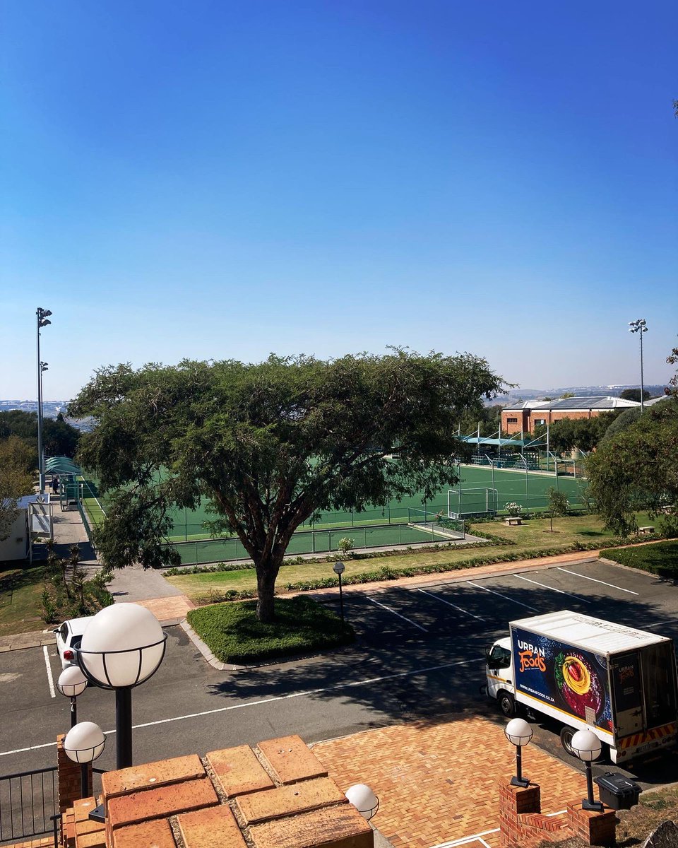 Amazing facilities at St Peter’s College in Johannesburg. World class facilities and superb staff support... Privilege to work & travel with @Cardiff_Rugby #YmalenCaerdydd #Rugby #Physio