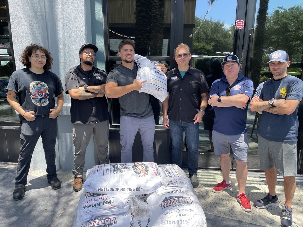 Galen Smith, Southeast Craft Sales Manager along with Jeff Wysocki, Director of Craft Sales, stopped by Park Pizza and Brewing in Orlando, FL this past week! Cheers to you and so excited to try that Schwarzbier made with MMC malt!
#craftbeer #malteuropmaltingco #flcraftbeer
