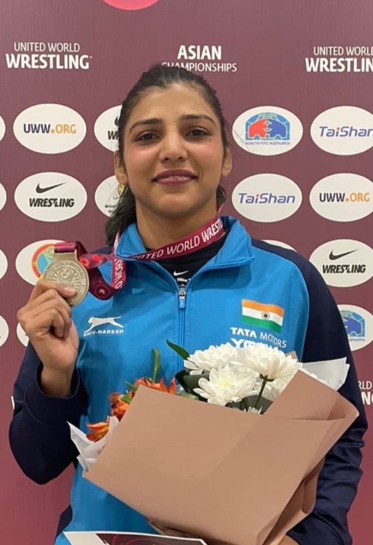 Nisha defeated a Romanian grappler 8-4, securing a place in the final (68kg) of the World Wrestling Olympic Qualifier and earning a quota spot. She becomes the 5th Indian wrestler to secure a place at the Paris Olympics. BRAVO 👏👏 #NishaDahiya #Wrestling #WorldQualifier