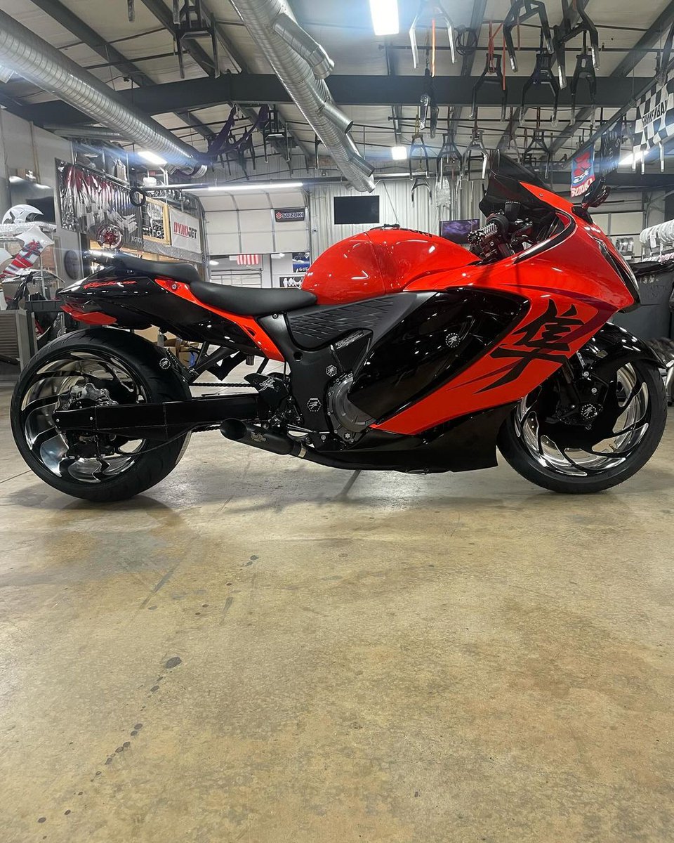 Suzuki Hayabusa, Lowered and Extended, What do you think of this monster?
#Suzuki #Hayabusa #25thAnniversary #OutsideDrive #FatTire #AirRide #OnToTheNextOne  #StayTuned  #motorcycle #bikeriders #japanese