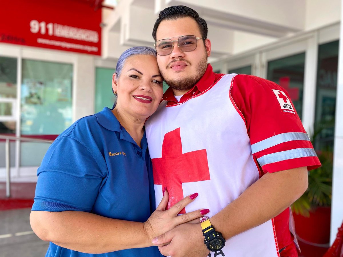 Hoy celebramos el amor más puro y sincero: el amor de una madre. ¡Felicidades mamá! ❤️ Cruz Roja Mexicana felicita a todas las mamás especialmente a nuestras voluntarias, paramédicas, enfermeras, damas voluntarias y médicas. Gracias por consejo. 🫶😊