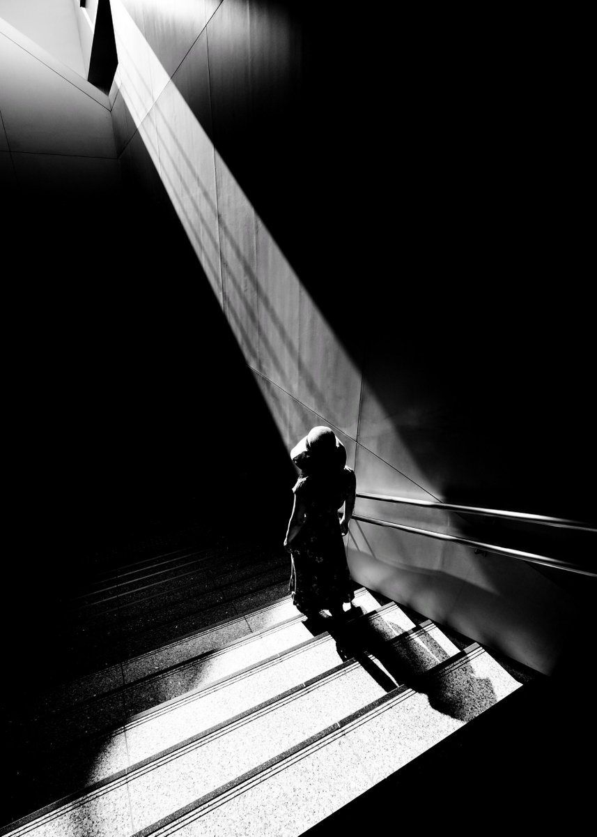 Cachée dans ton ombre portée © Laurence Bouchard