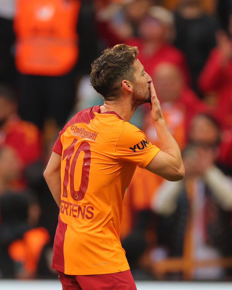 Galatasaray, Dries Mertens ile Karagümrük maçının ardından imzalar atılacak. Mertens aynı ücret üzerinden anlaşma sağladı. (Ajans1905)