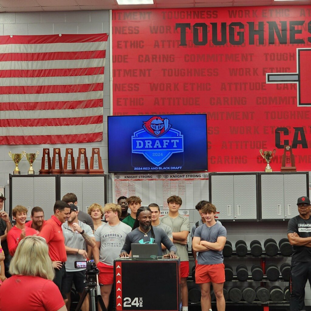 Great @Creekside_fb draft this morning! With the ‼️Red‼️ Team headed up by @CoachJRawlins and the 🏴‍☠️Black🏴‍☠️ Team headed up by @KoreenBurch! Scrimmage will be Thursday 5/16 @ 5pm! With an alumni 7v7 at halftime 👀! #WorkToWin #1MorE24