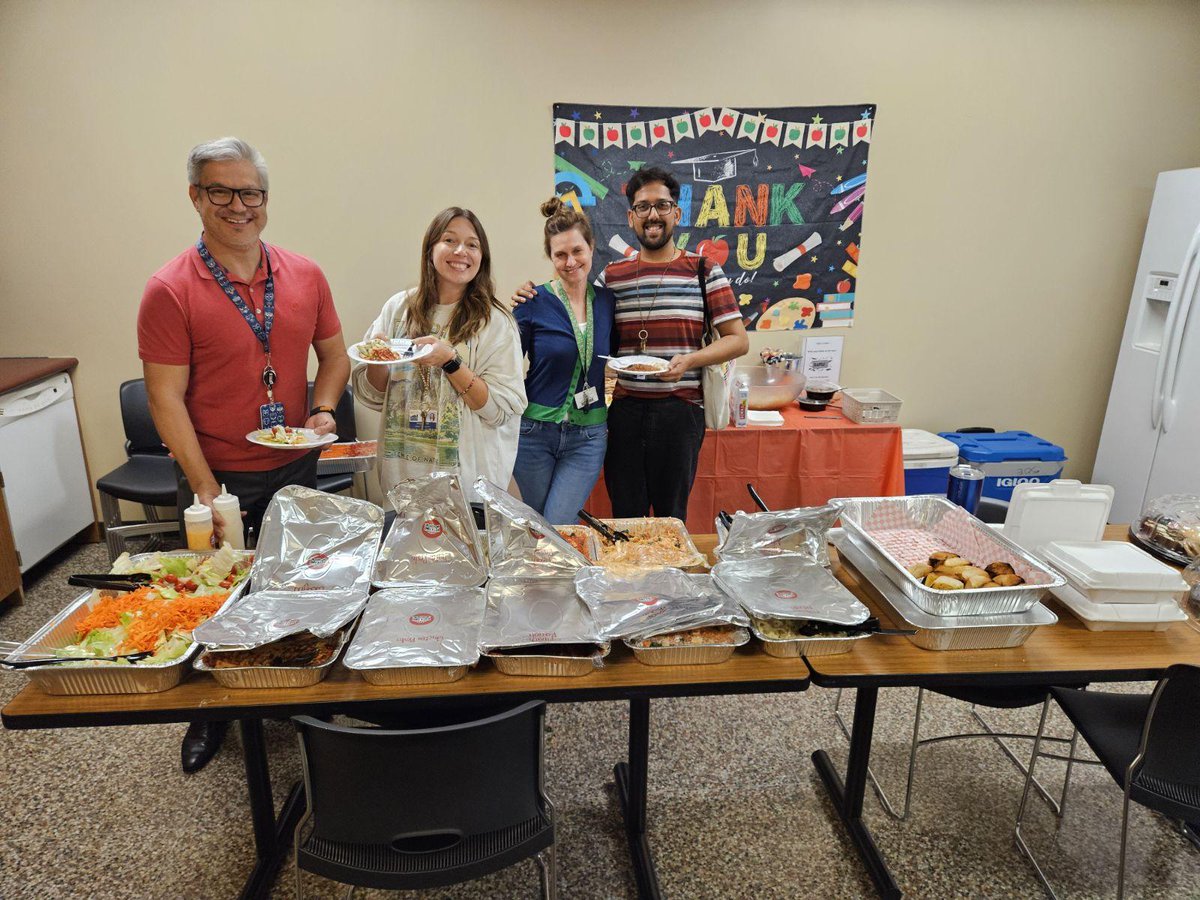 Thank you to our sister school's PTA- @Valley_Oaks! You filled our hearts and tummies today. We appreciate all you do for our SOE staff and families. #collectivegreatness @SBISD @MJenParker @jennifer_blaine @SBISDCPTA