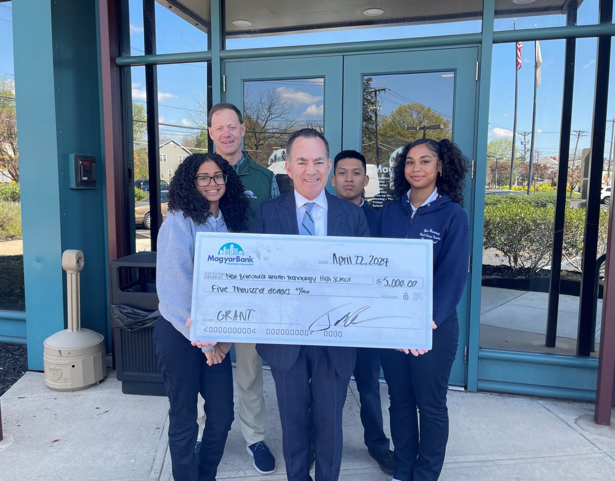 The MagyarBank Charitable Foundation recently granted $5,000 to the New Brunswick Heath Sciences Technology High School in support of helping students with financial needs and assisting kids on pursuing their dreams of going to college.