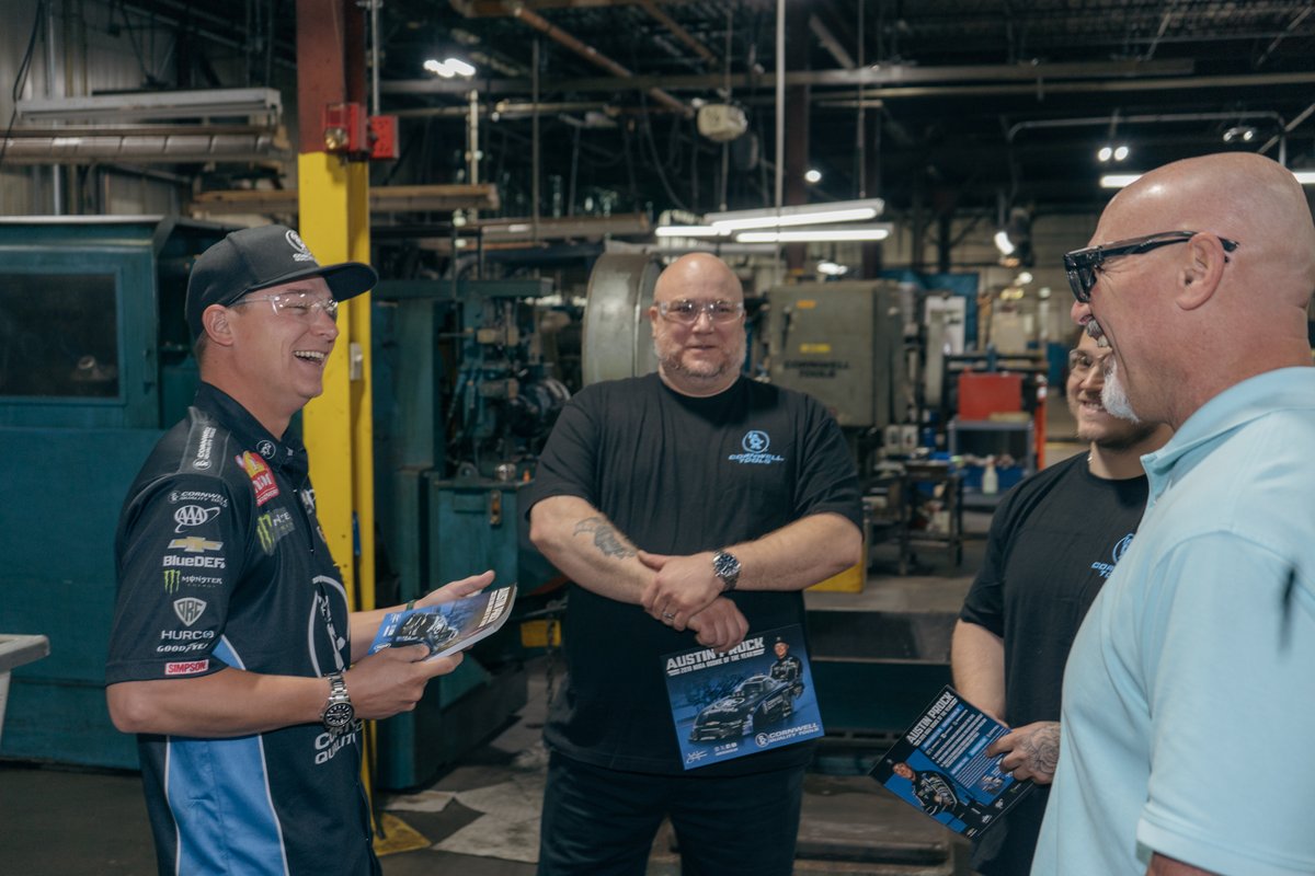 🔧⚙️ @ProckRocket_TF got to spend a couple days touring @CornwellTools and their awesome manufacturing facilities and corporate offices in Ohio! They even let him paint a new toolbox! 👏🎨