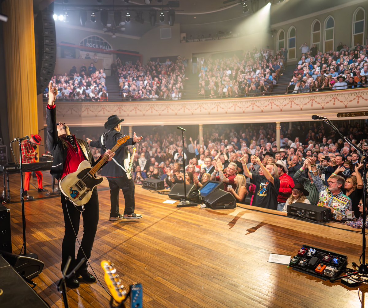 Tickets are ON SALE NOW for our 4th annual weekend at <a href="/theryman/">Ryman Auditorium</a>, Dec 6th + 7th! ⛪️ Head to themavericksband.com/tour to grab yours now and join us for 2 spectacular nights in the Music City 🎟 We’ll see you there!

📸 <a href="/habanamenex/">Alejandro Menendez Vega</a> #TheMavericks #TheRyman #TheMavericksLive