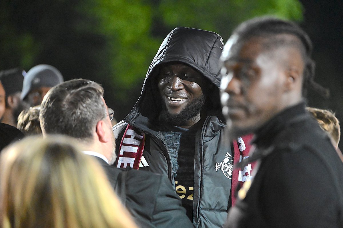 Not our usual #ReddingWay visitors. @stormzy @MayaJama Credited to Knaphill FC/Andy Fitzsimons.